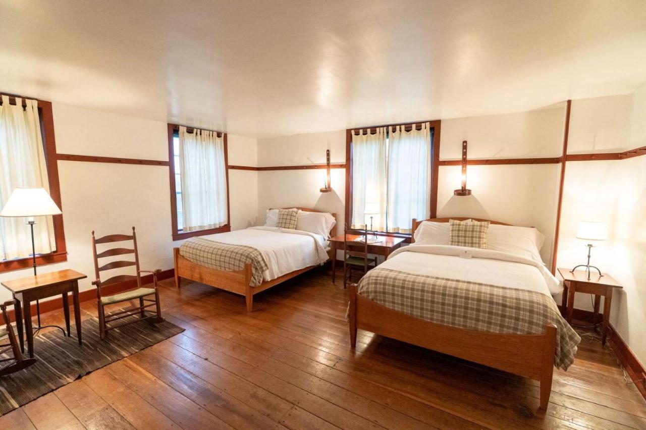 Shaker Village Of Pleasant Hill Harrodsburg Exterior photo