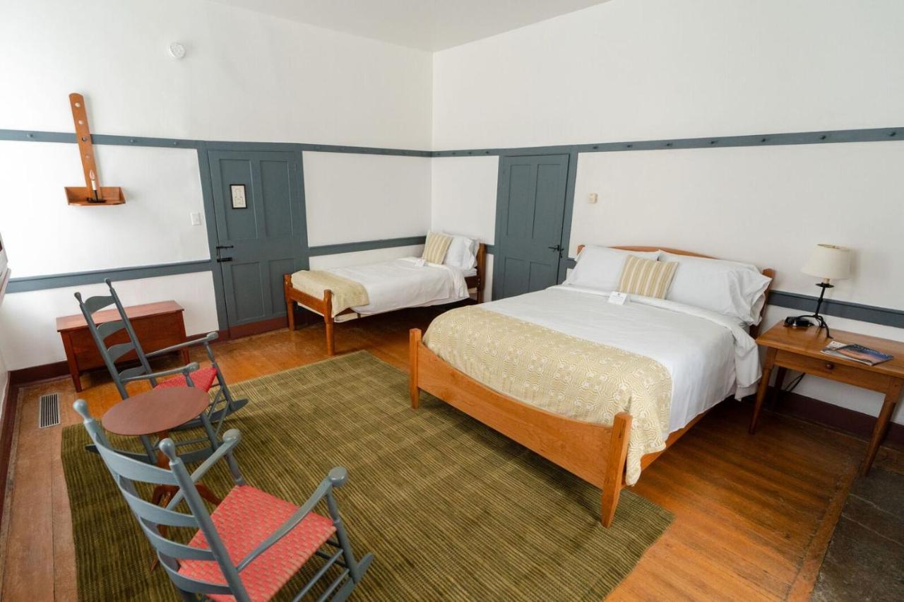 Shaker Village Of Pleasant Hill Harrodsburg Exterior photo