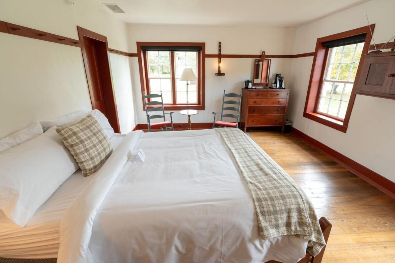 Shaker Village Of Pleasant Hill Harrodsburg Room photo